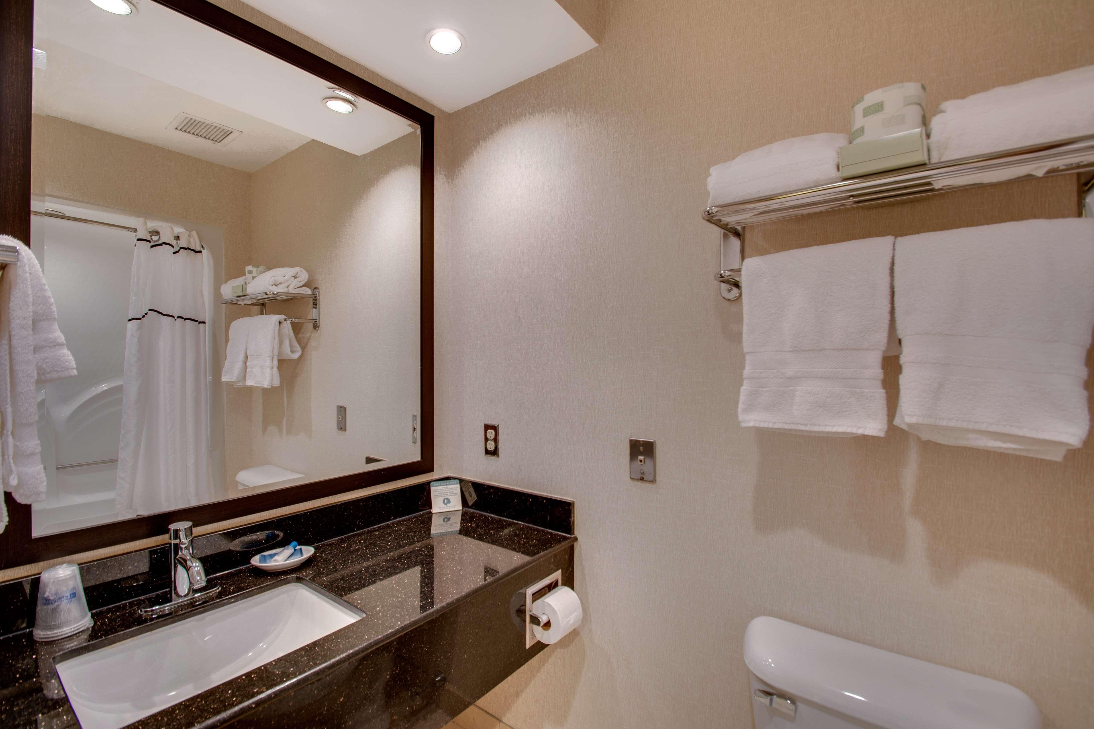 Best Western Plus, The Inn At Hampton Esterno foto