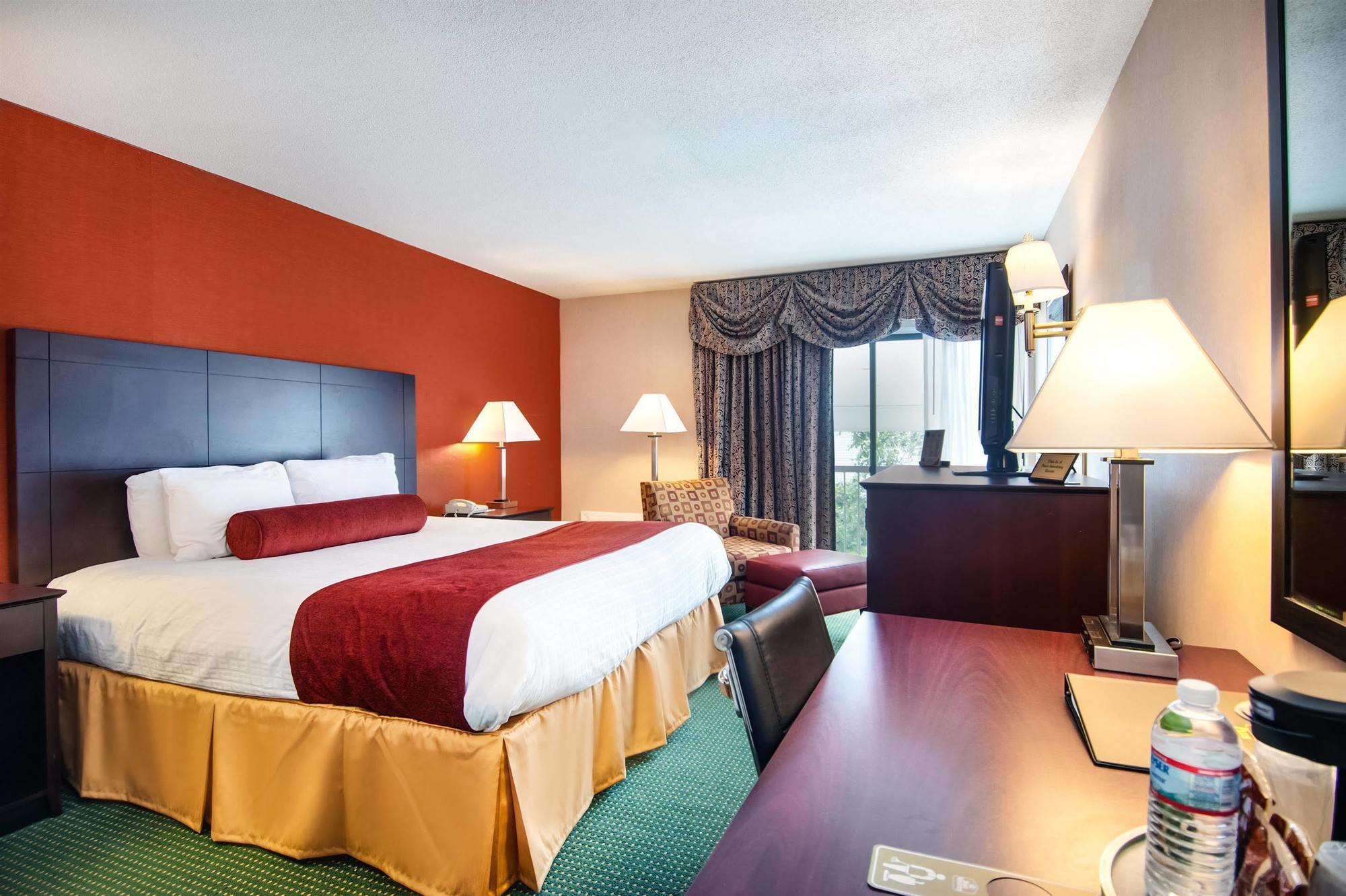 Best Western Plus, The Inn At Hampton Esterno foto